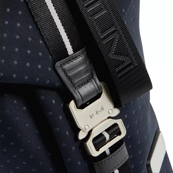 NWT Tumi Tahoe Bozman Sling Bag in Ink Luggage & Travel Bags